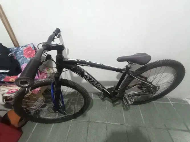 En bom estado só está faltando algum raios pneu novo cerla nova 