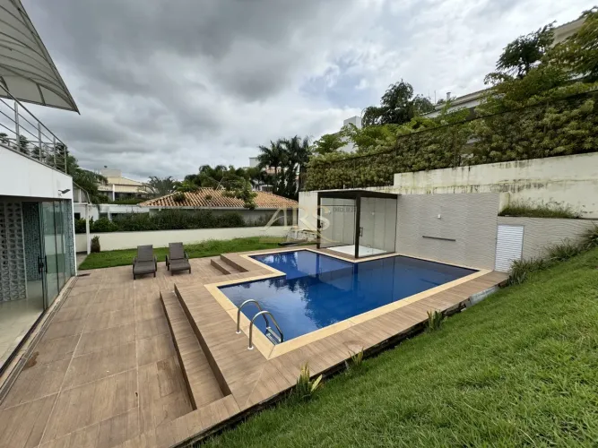 Casa luxuosa, com ampla área gourmet e piscina, à venda no Residencial Montserrat
