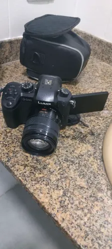 Câmera fotográfica Lumix GH5 + Lente 14-140mm