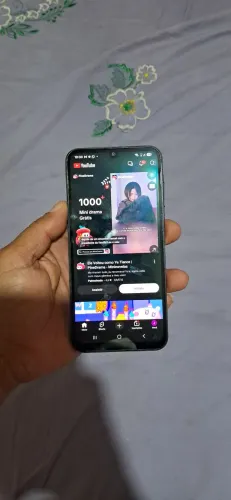 Vendo um celular Samsung A 25 seminovo sem nenhum defeito