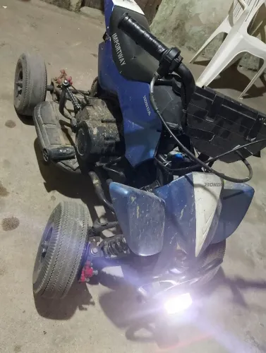 Mini guadriciclo motor 50cc 4 marchas, porém a quarta da conta de anda pra todo canto
