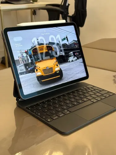 Ipad Air M1 256gb Kit completo com Magickey board e Apple pencil