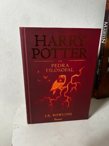 Harry Potter e a pedra filosofal - Capa dura