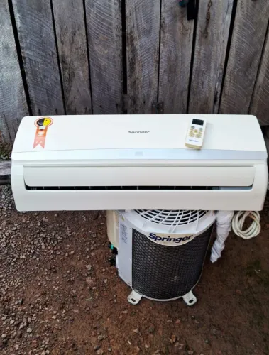 Central de ar springer convencional 12 mil btus. 