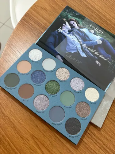 paleta de sombras colourpop crepúsculo nova