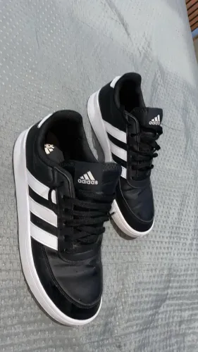 Tênis adidas