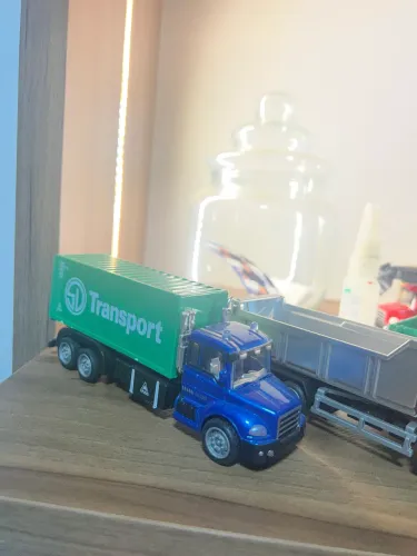Miniaturas de carros, caminhões e máquinas 