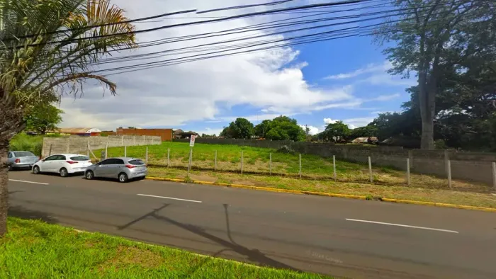 Terreno com 2.496m² Avenida - Pirassununga, SP