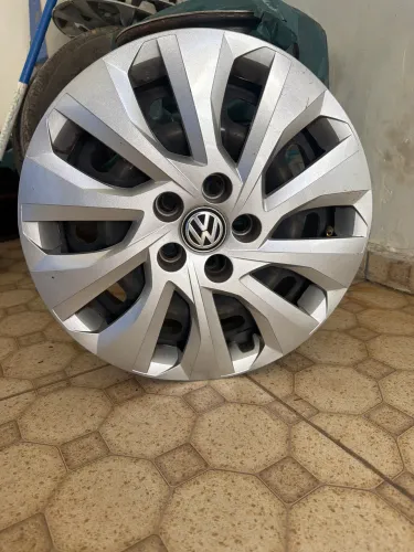 Rodas de ferro com calotas 