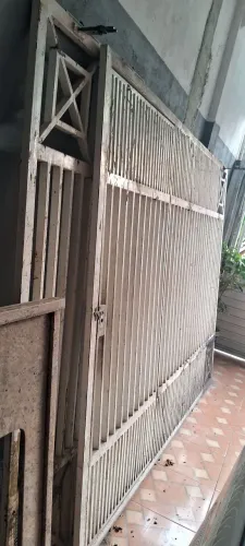 Vende se um poryao de correr duas folhas com aviga dd sustentasao