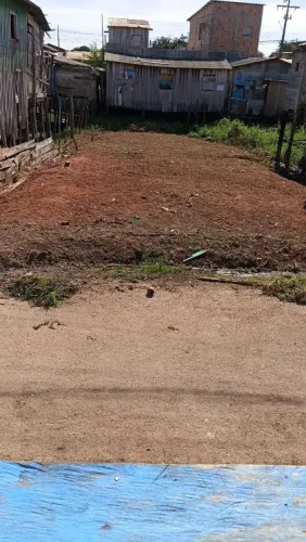 Vende-se esse terreno