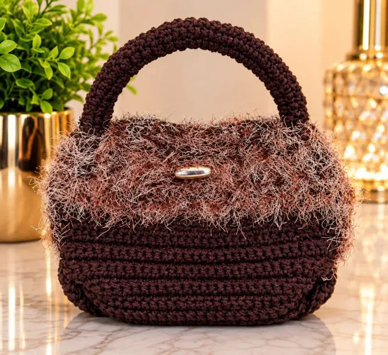 Bolsa marrom com crochê em lá especial