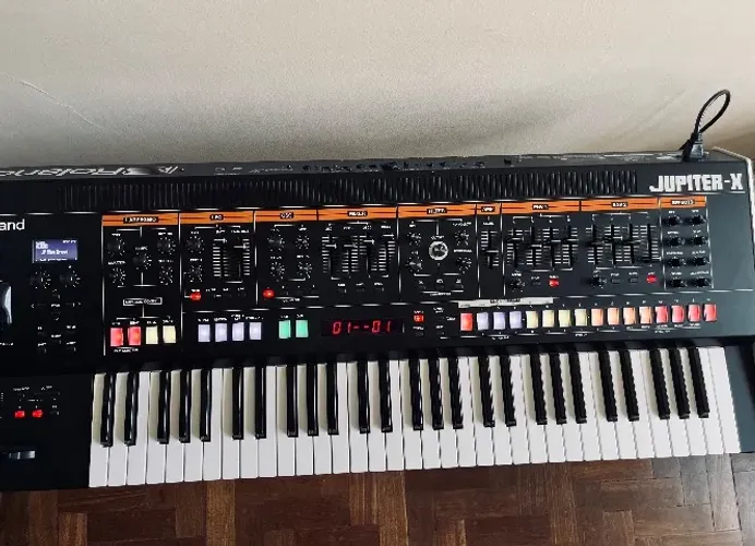 Teclado Roland Jupiter X