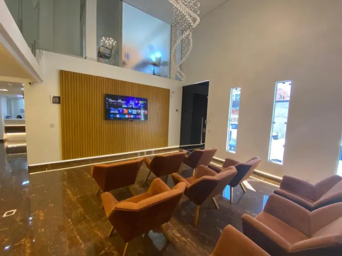 Sala comercial, mobiliada, Rua 96, 8m² Setor Sul.