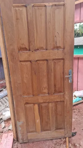 Porta com maçaneta