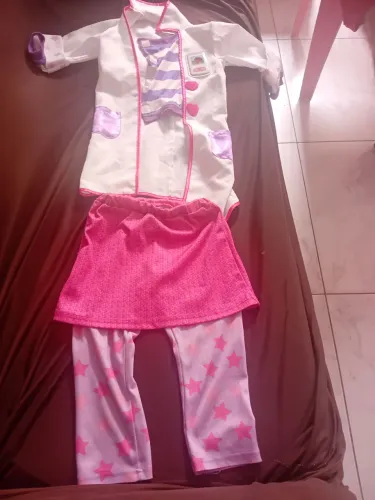 Vende se fantasia Doutora Brinquedo