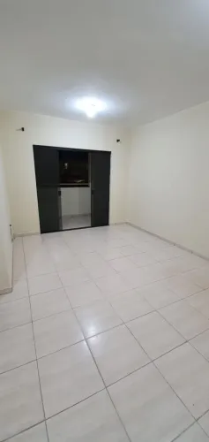 Aluga-se apto de 2 quartos com 2 varandas em Sobradinho/DF.