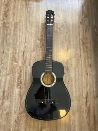 Violão vogga preto em excelente estado. Acompanha capa protetora que serve de mocinha!!