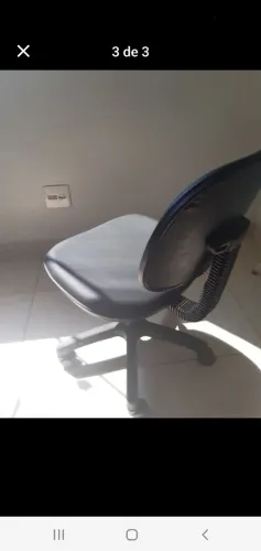 Vend cadeira escritório giratória e rodinhas 