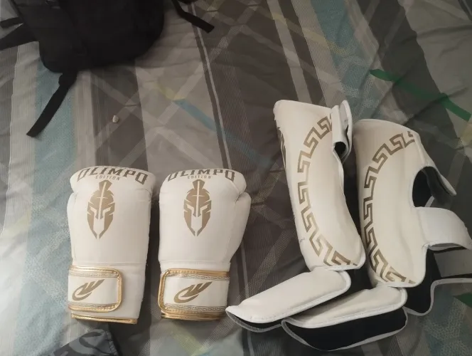 Kit de luva e caneleira olimpo