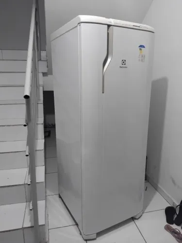 Geladeira frosfre Eletrolux muito conservada