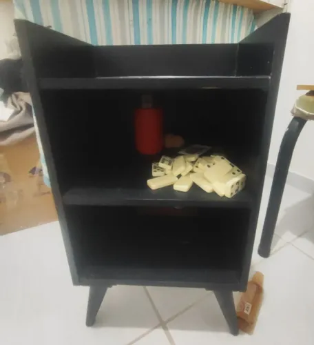 Criado mudo estilo retrô