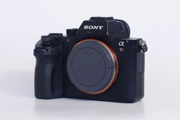 Sony A7RII + Adaptador para Canon EF + 2 Baterias Originais + caixa e manuais