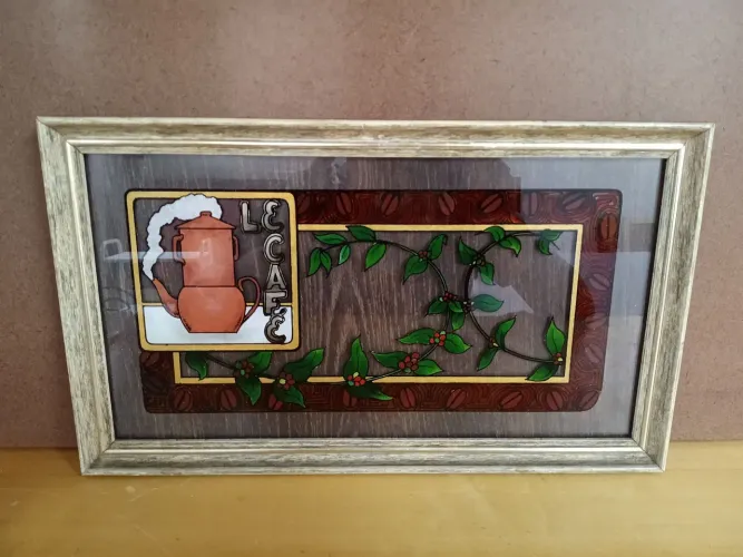 Quadro decorativo com moldura de madeira e vidro