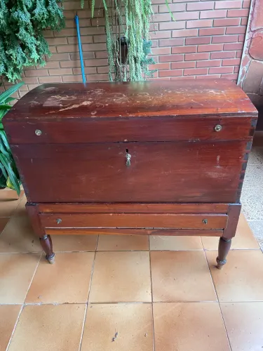 Baú de madeira maciça, , antiguidade. Preço: 820,00