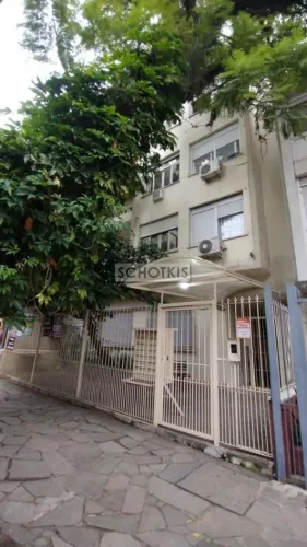 IMOBILIÁRIA SCHOTKIS ALUGA EXCELENTE APARTAMENTO DE 02 DORMITÓRIOS REFORMADO, NA RAMIRO BA