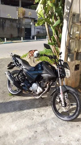 Moto Factor preta Yamaha ano 2020 super econômica, dá pra se usada pra trabalho e passeio