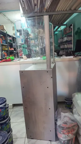 Vendo balcão caixa, em ótimo estado R$ 300