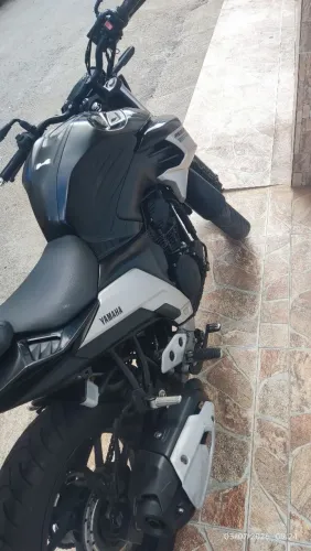 Moto impecável