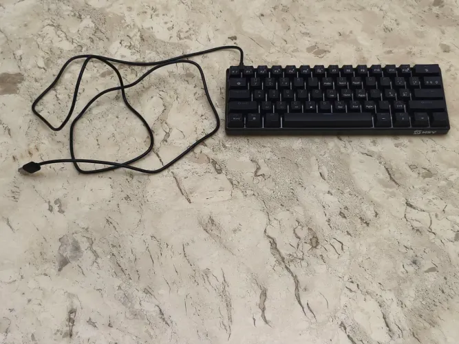 Teclado Mecânico NS61 60% ABNT2 - Switch Red - Estado de Novo