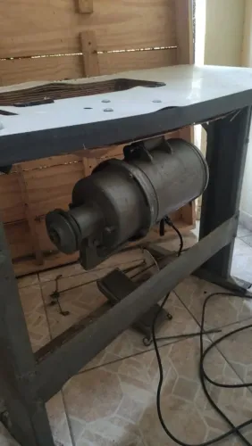 Pé mais motor de máquina reta 