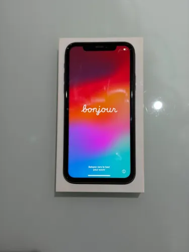 iPhone XR - 64gb 
