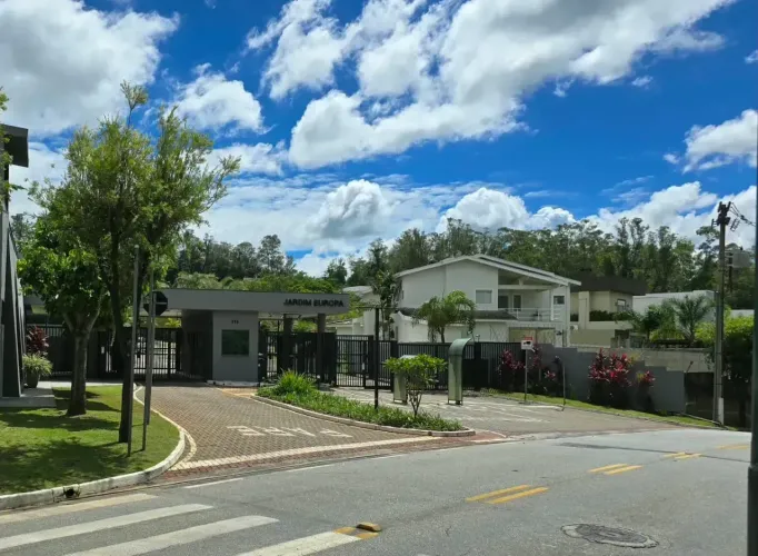 Terreno Plano condomínio Jardim Europa 800 m² à venda no melhor bairro de Vinhedo.