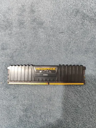 Memória ddr4 8gb 2400 corsair