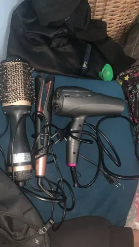Secador, chapinha e escova por 250