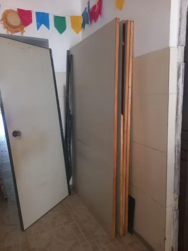 Divisórias e porta