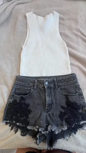 Short jeans e regata canelada
