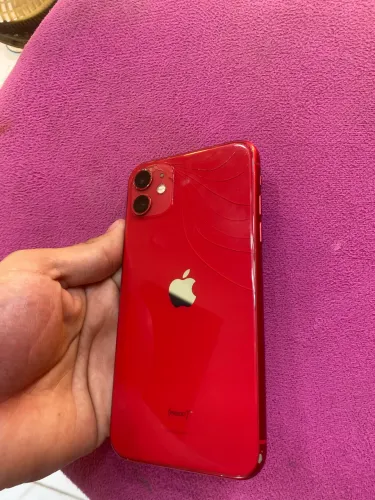 iPhone 11 todo original nunca mexido valor a negociar está trincado mais a tela é original