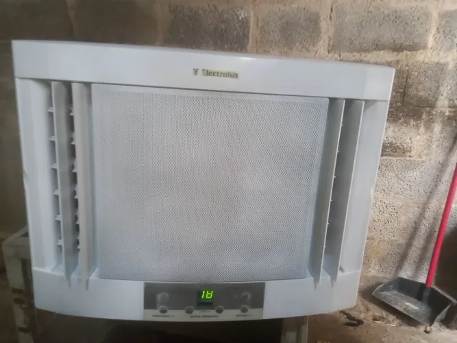 Vendo ar eletrolux 7500 btus 800 reais