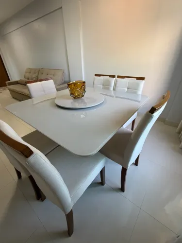 Conjunto mesa + 6 cadeiras 