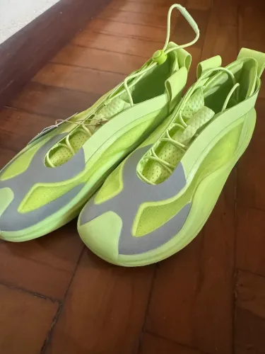 Tênis corrida adidas