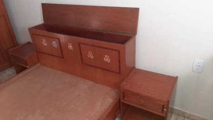Cama casal com baú