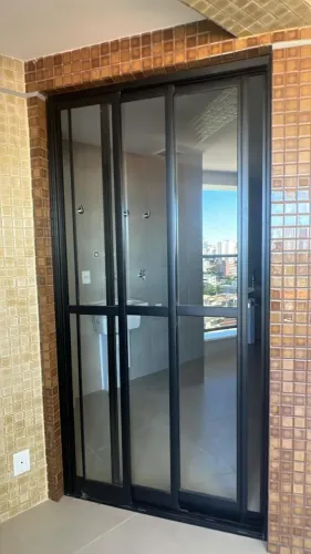 Porta de Alumínio Preto e Vidro - 1,12m x 2,24m - Ideal para Área de Serviço (Nova)