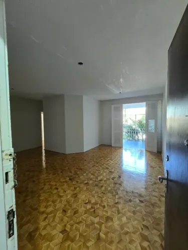 Apartamento com 4 quartos, 4 banheiros, 1/cozinha, sala, varanda. Fortaleza- CE