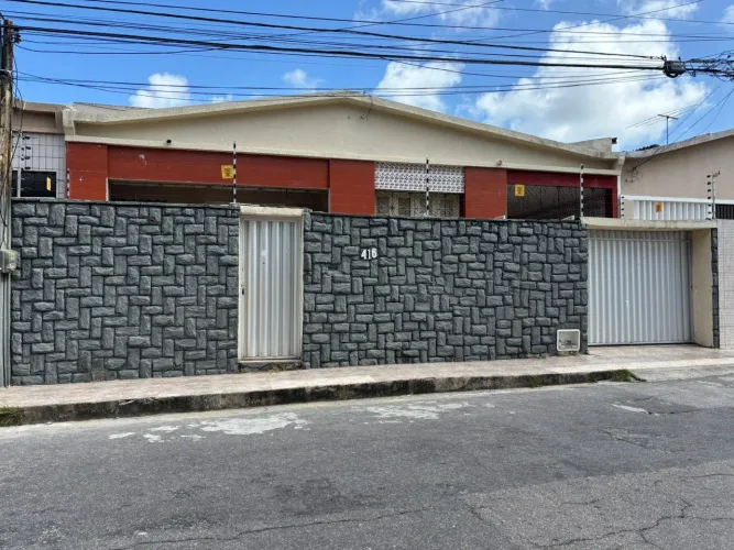 CASA À VENDA NO JOAQUIM TÁVORA ESPAÇO E EXCELENTE POTENCIAL
