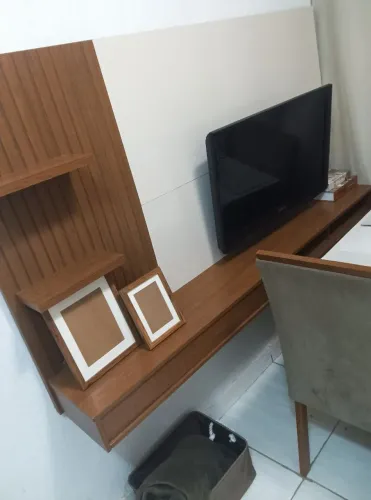 Painel de tv mandeira e off whit